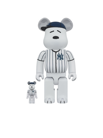 Bearbrick x Peanuts x MLB New York Yankees Snoopy 100% + 400%