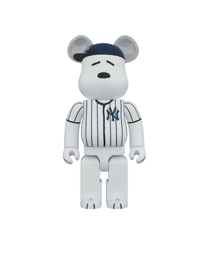Bearbrick x Peanuts x MLB New York Yankees Snoopy 100% + 400%